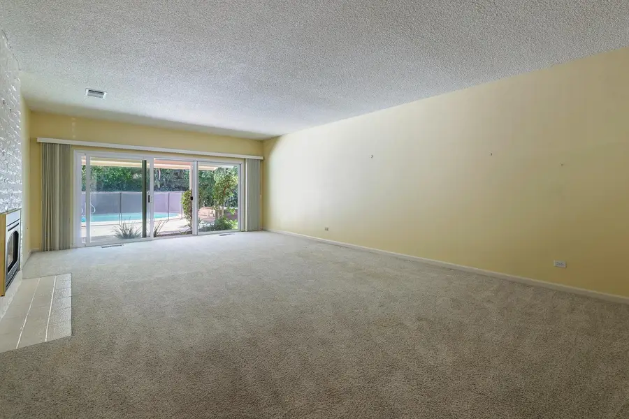 1095 W Roberts Avenue, Fresno, CA 93711 - #3