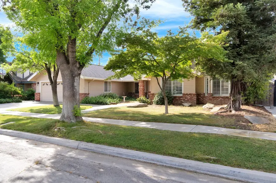 1367 E Decatur Avenue, Fresno, CA 93720 - #2