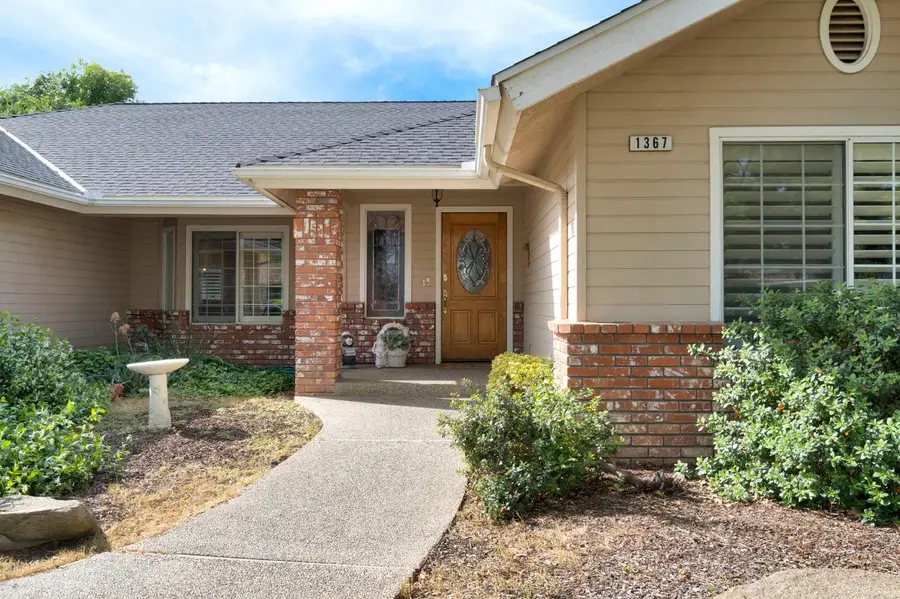 1367 E Decatur Avenue, Fresno, CA 93720 - #3