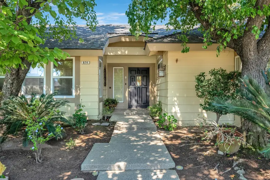 674 E Cole Avenue, Fresno, CA 93720 - #3