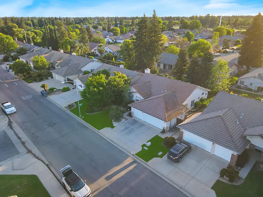 8613 N Whitney Avenue, Fresno, CA 93720 - #2