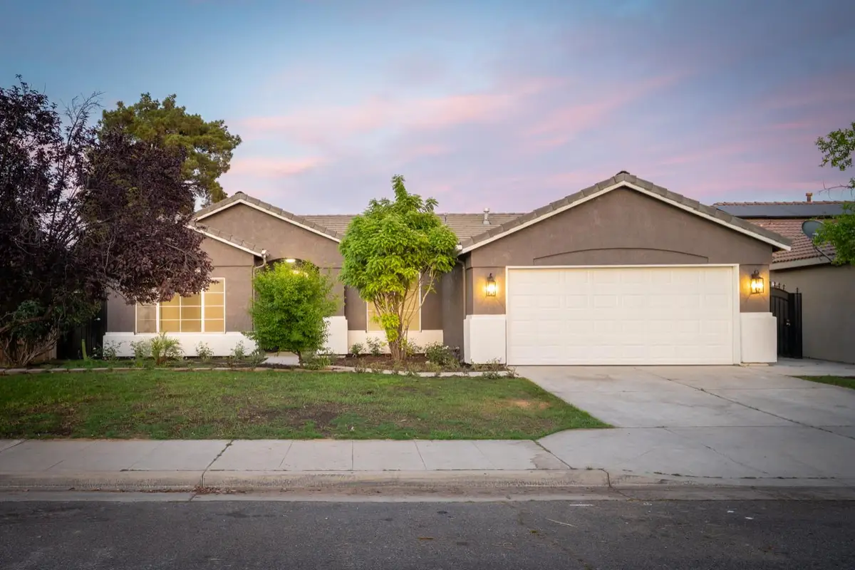 2423 S Sabre Avenue, Fresno, CA 93727 - #1