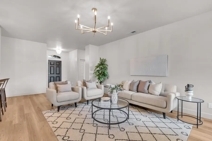 2423 S Sabre Avenue, Fresno, CA 93727 - #2