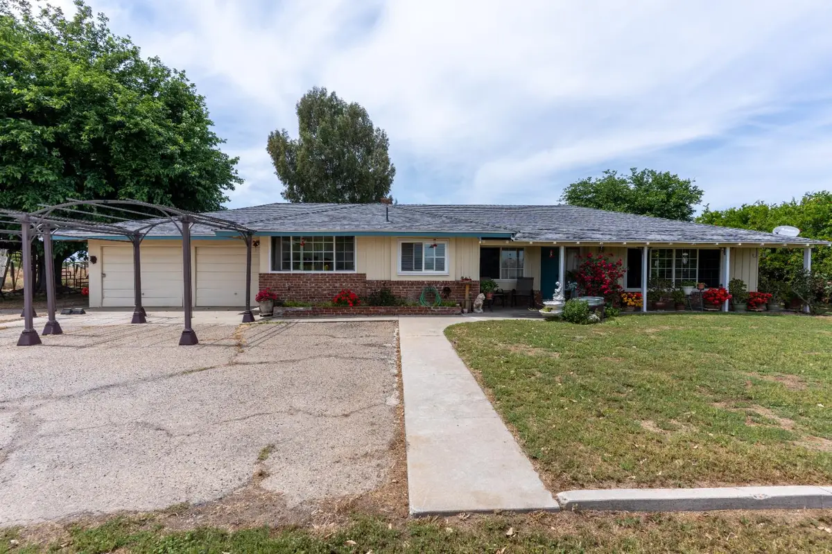1389 S Highland Avenue, Sanger, CA 93657 - #1