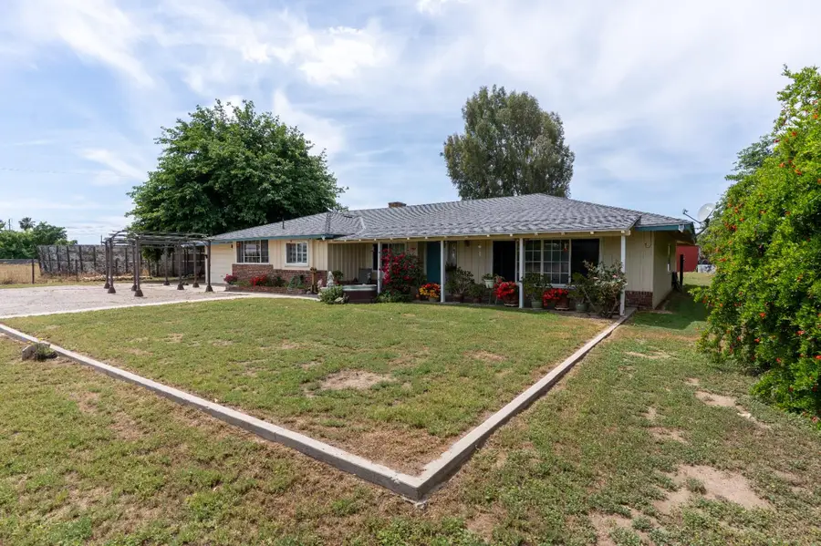 1389 S Highland Avenue, Sanger, CA 93657 - #3