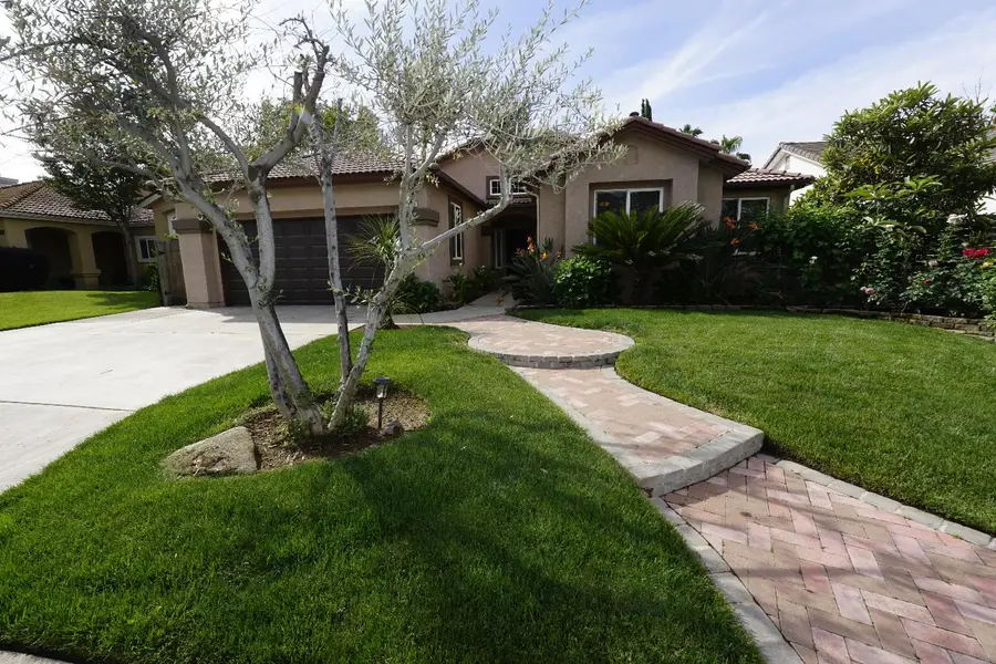 5919 W Chennault Avenue, Fresno, CA 93722 - #2