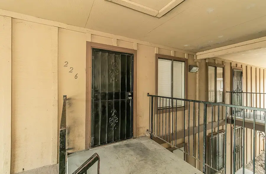 1221 N Peach Avenue #226, Fresno, CA 93727 - #3