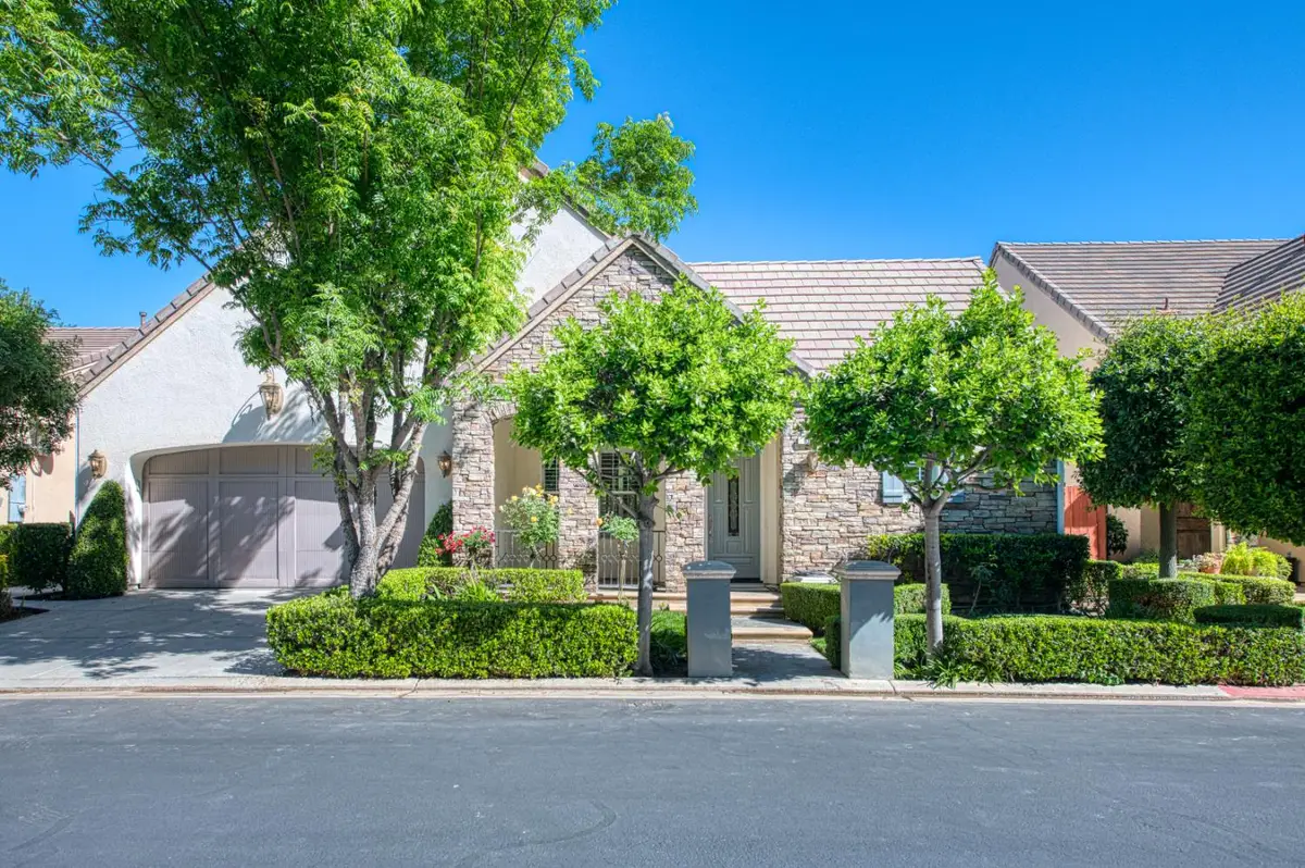 69 W Powers Avenue, Clovis, CA 93619 - #1