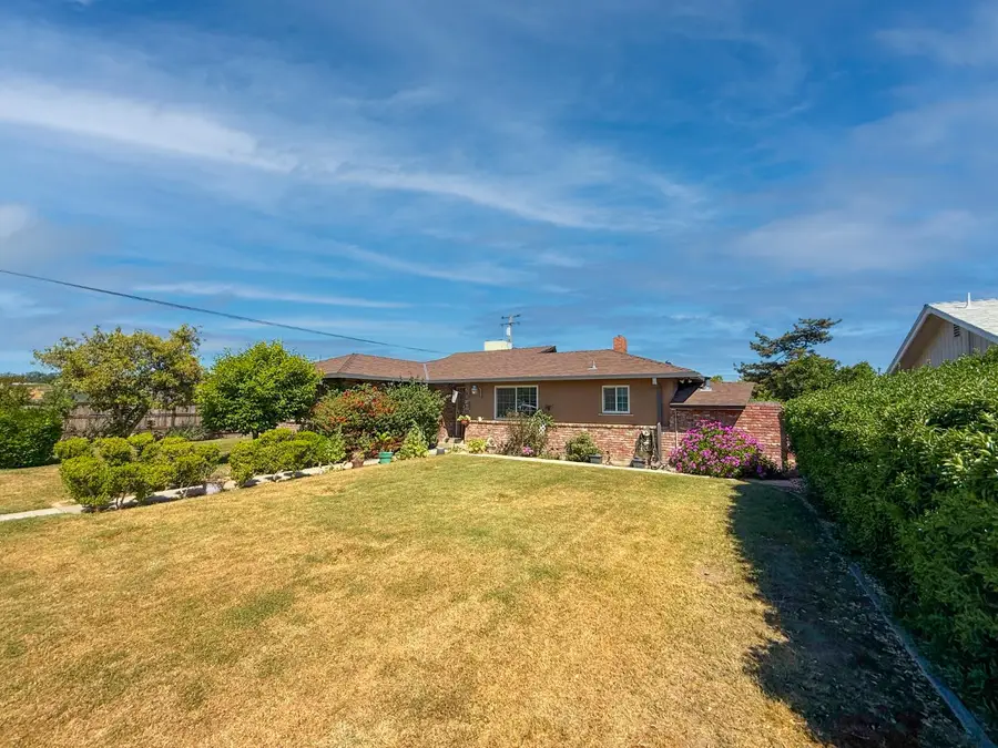 738 N Garden Avenue, Fresno, CA 93727 - #2