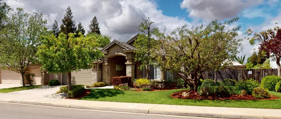 9821 N Sierra Vista Avenue, Fresno, CA 93720 - #2