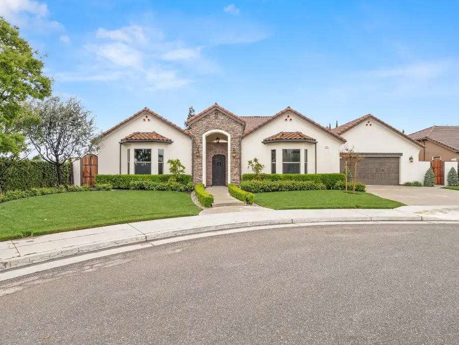 2567 E Sarazen Avenue, Fresno, CA 93730 - #3