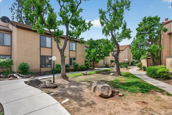 1550 W Ashlan #104, Fresno, CA 93705