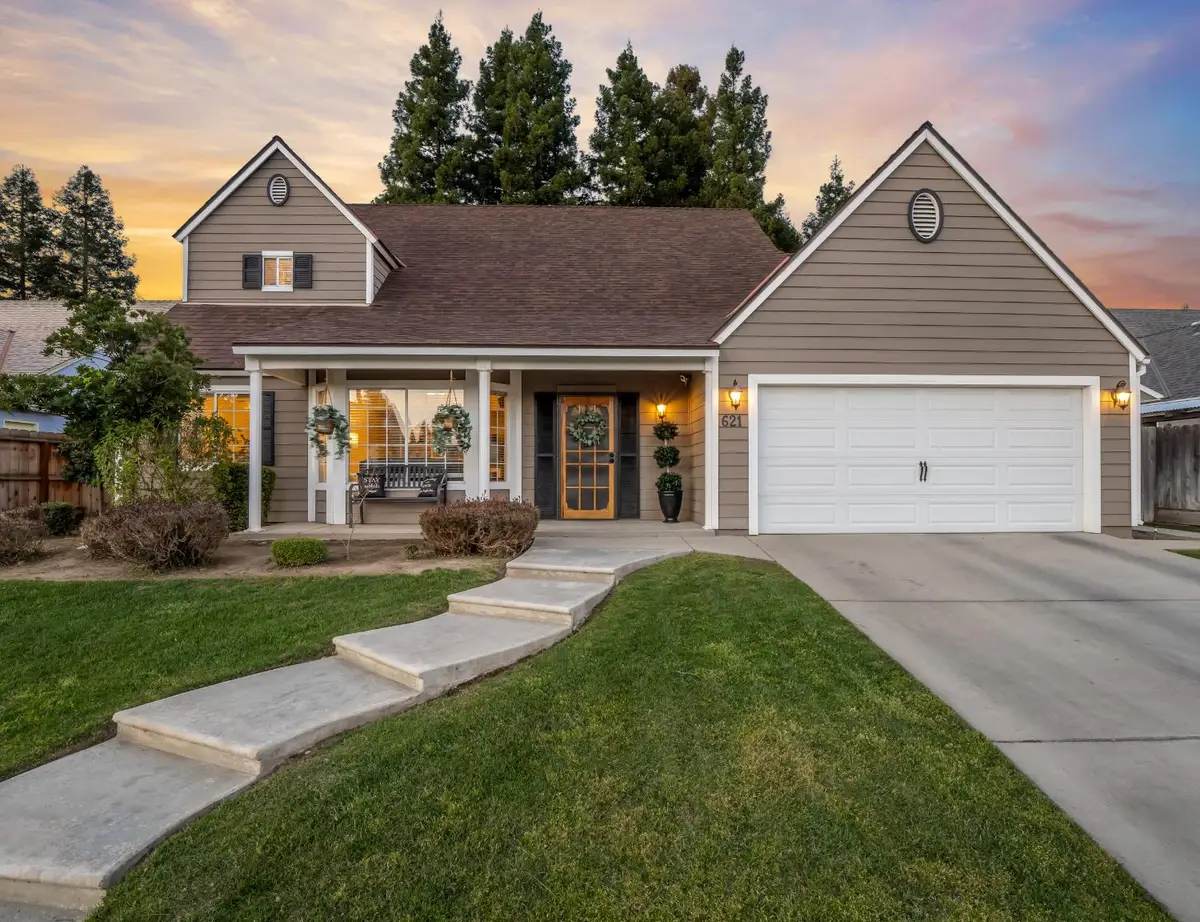 621 W El Paso Ave, Clovis, CA 93611 - #1