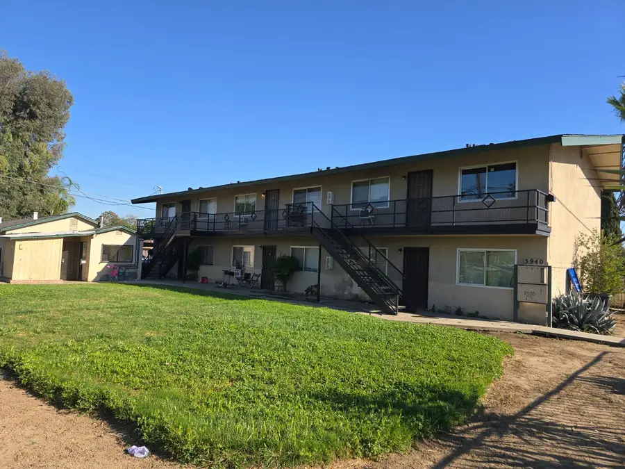 3940 E Burns Avenue, Fresno, CA 93725 - #2