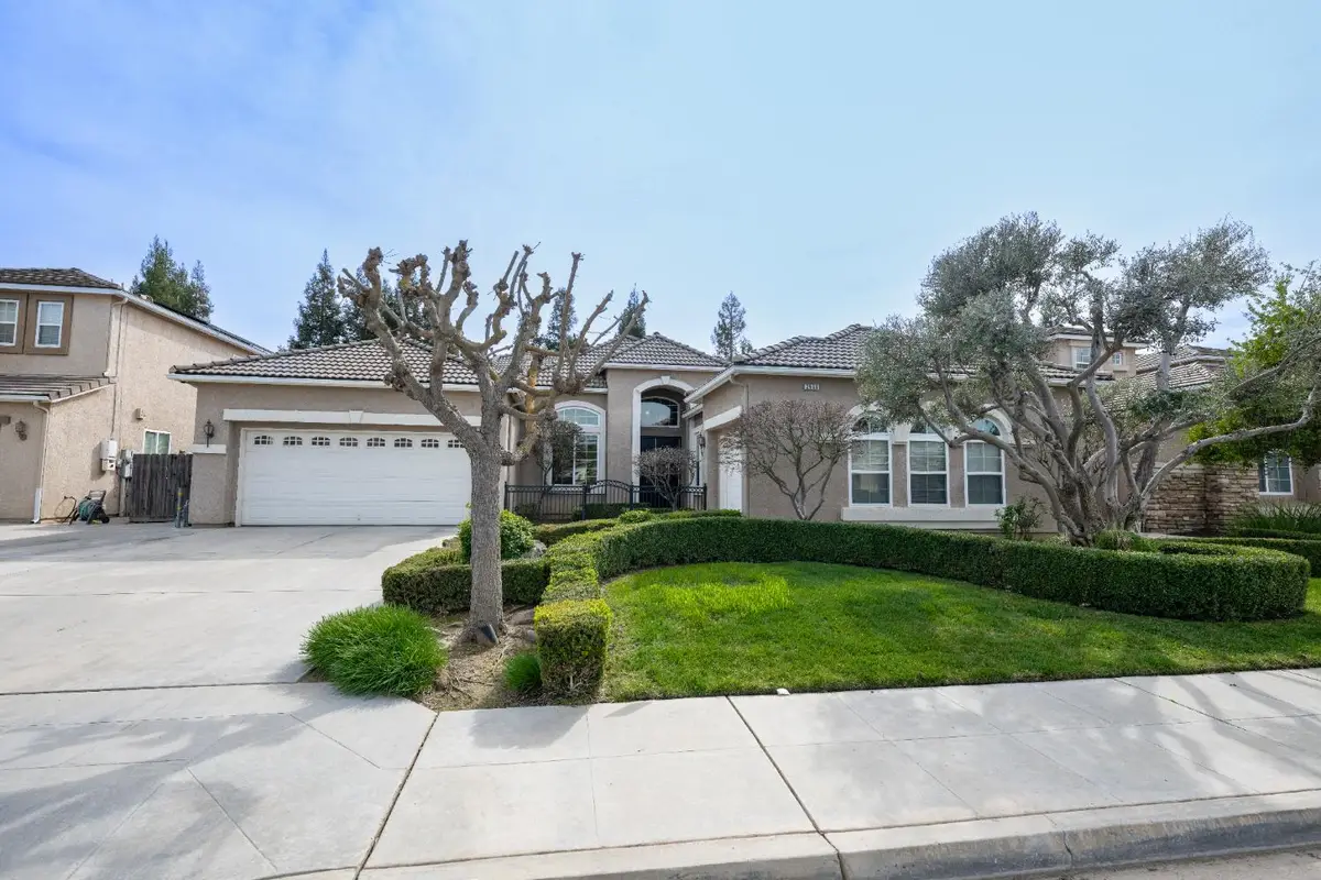 2933 E Quincy Avenue, Fresno, CA 93720 - #1