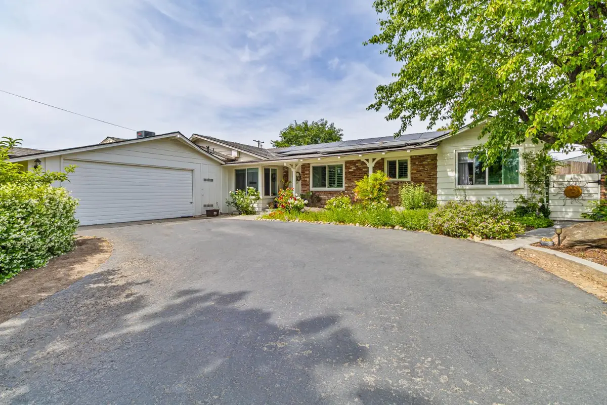 218 W Fountain Way, Fresno, CA 93705 - #1