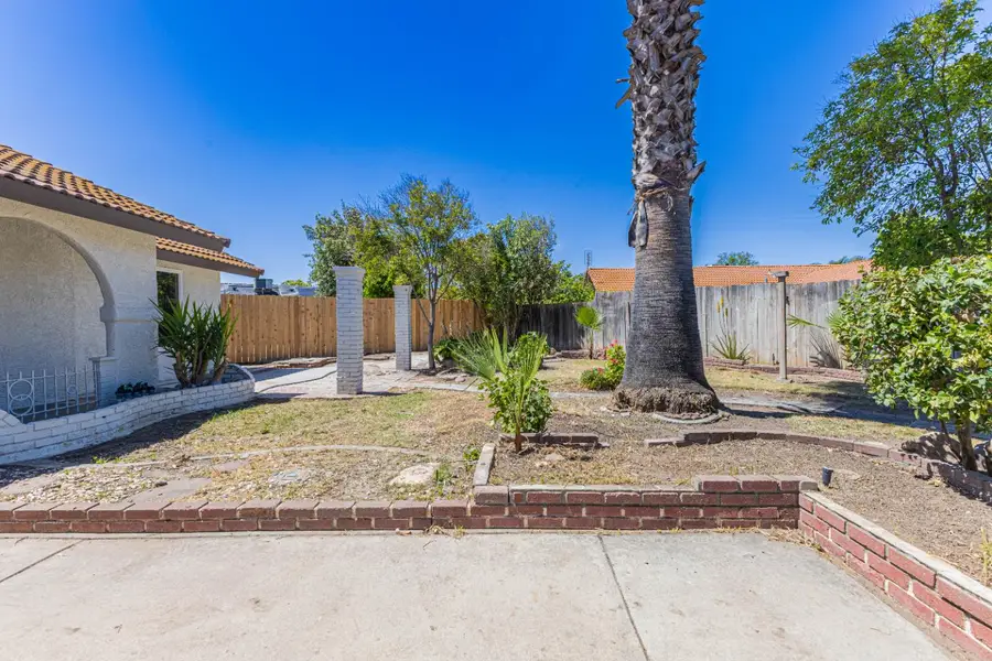 116 Leyva Avenue, Firebaugh, CA 93622 - #2