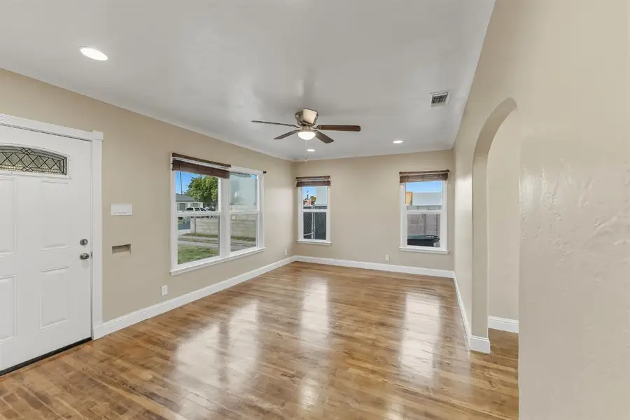 3070 E Peralta Way, Fresno, CA 93703 - #3