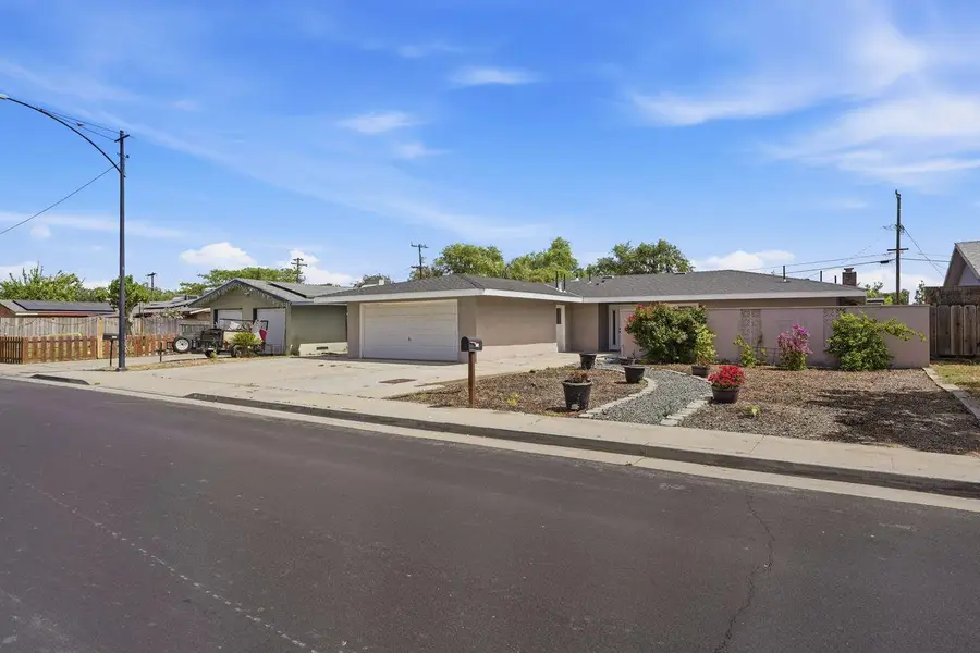 110 W Hazelwood Drive, Lemoore, CA 93245 - #3
