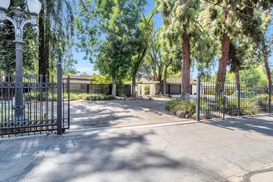 5976 E Butler Avenue, Fresno, CA 93727 - #2