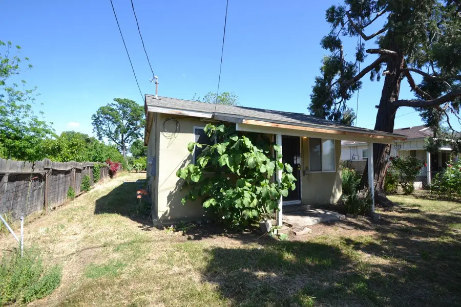 188 Justine Avenue, Reedley, CA 93654 - #2