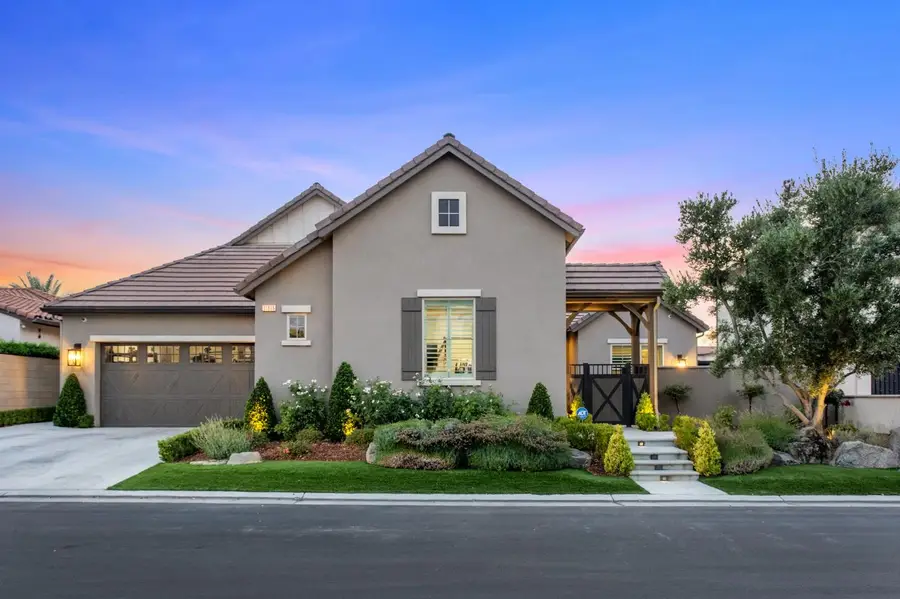 11865 N Ridgeway Drive, Fresno, CA 93730 - #2