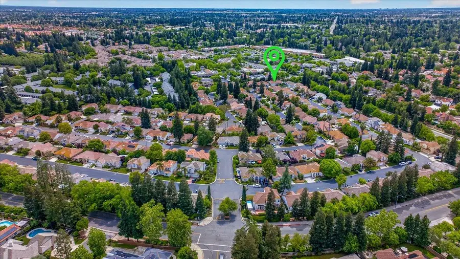 1003 E Freedom Avenue, Fresno, CA 93720 - #2