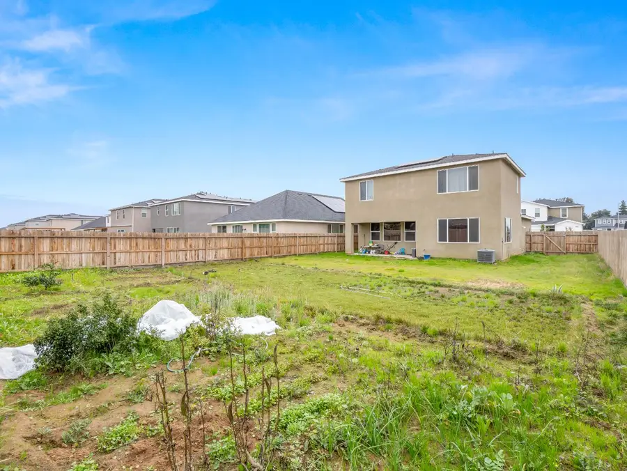 5958 W Austin Way, Fresno, CA 93722 - #2