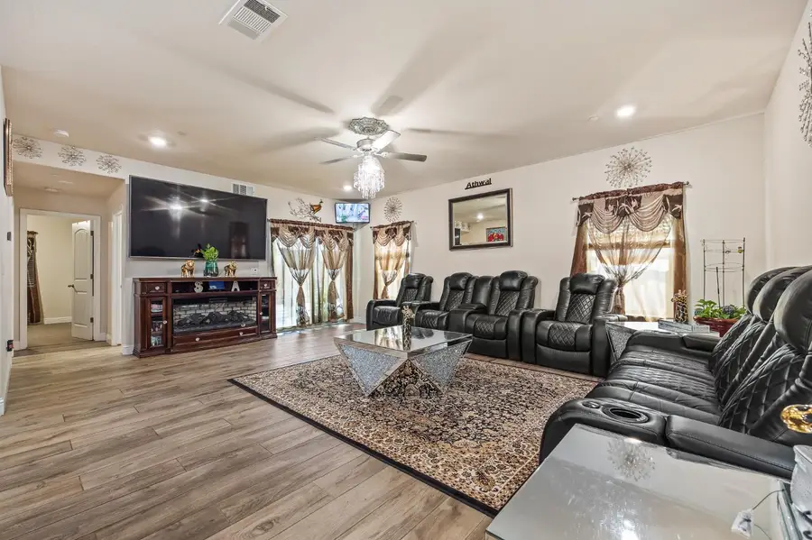 5355 W Hammond Avenue, Fresno, CA 93722 - #3