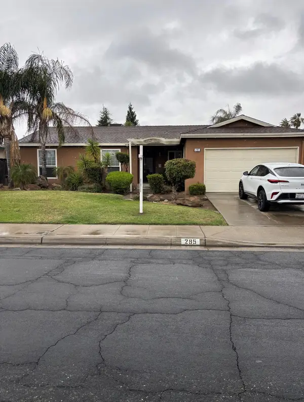 295 W Swift Avenue, Clovis, CA 93612