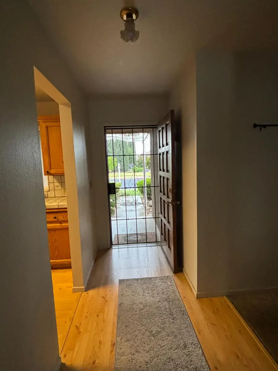 295 W Swift Avenue, Clovis, CA 93612 - #3