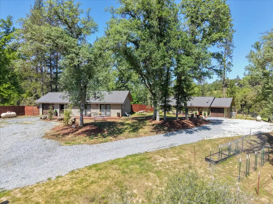 45893 Sutton Dr, Oakhurst, CA 93644 - #3