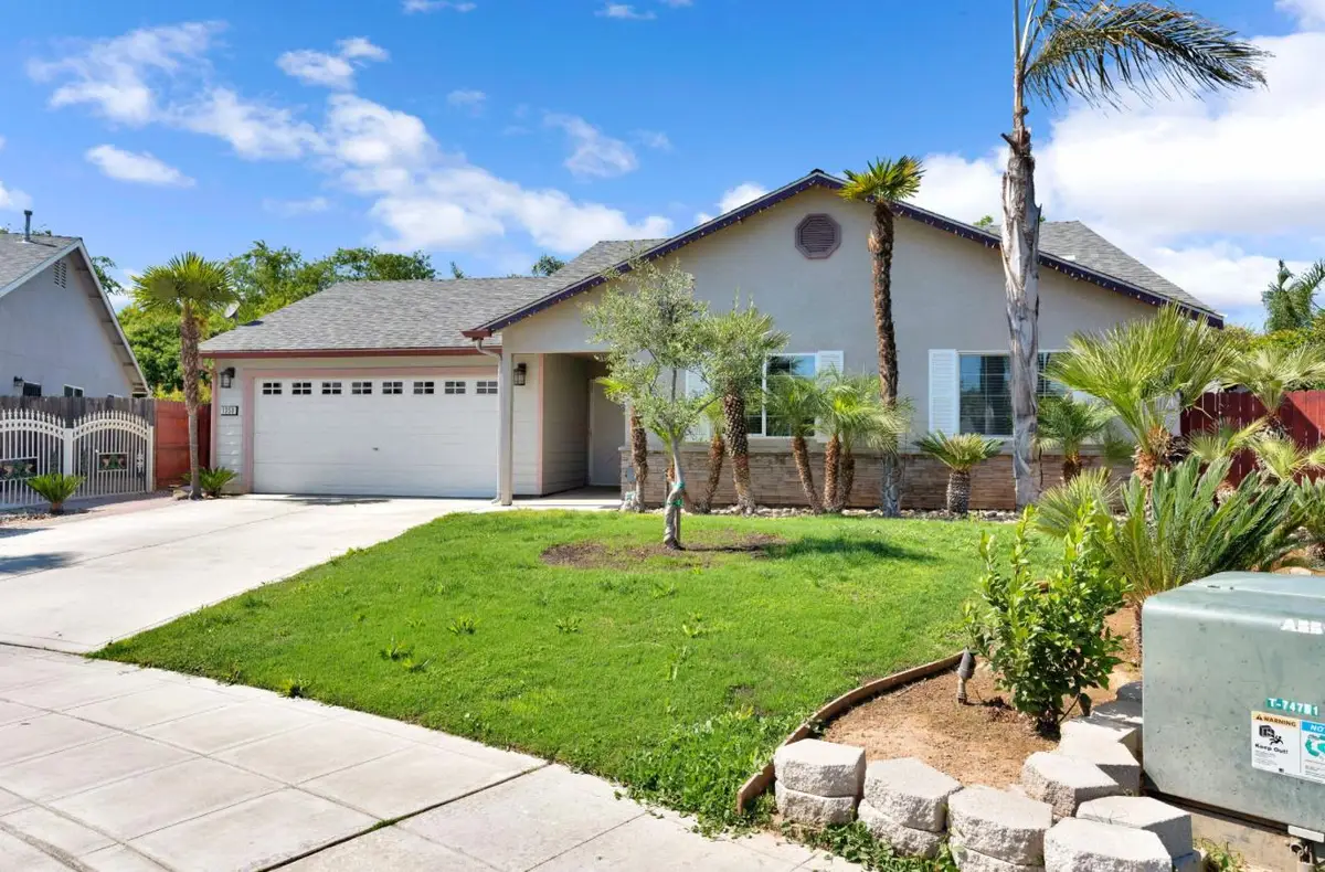1350 E Jefferson Court, Reedley, CA 93654 - #1