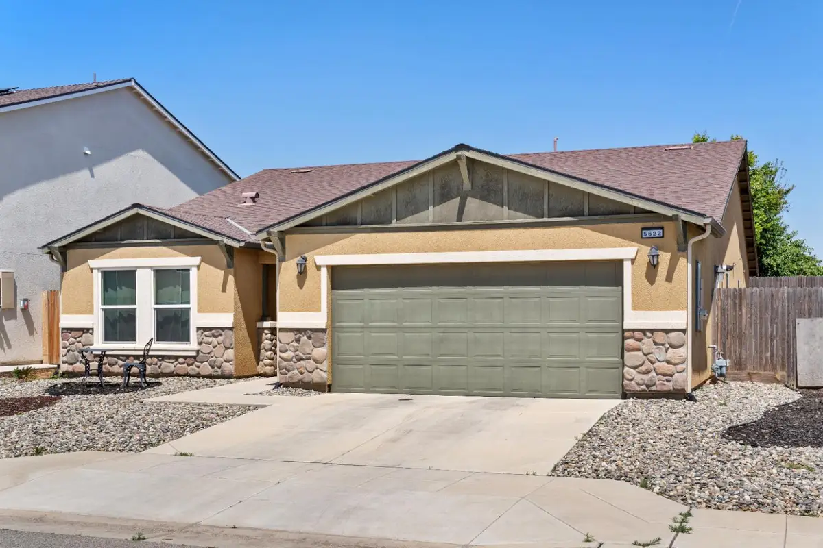 5622 W Pontiac Way, Fresno, CA 93722 - #1