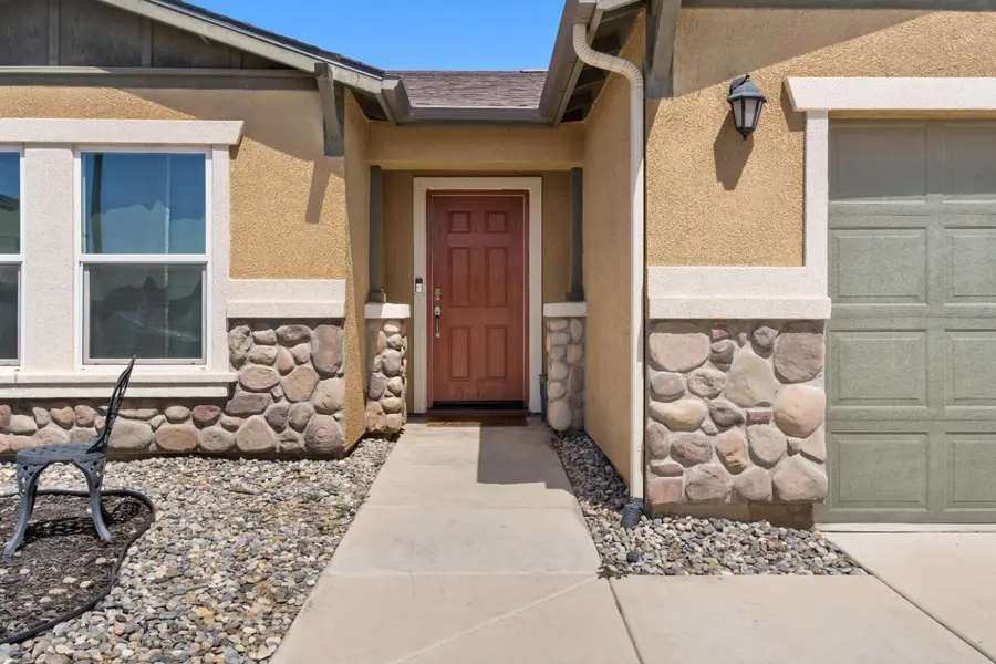 5622 W Pontiac Way, Fresno, CA 93722 - #2