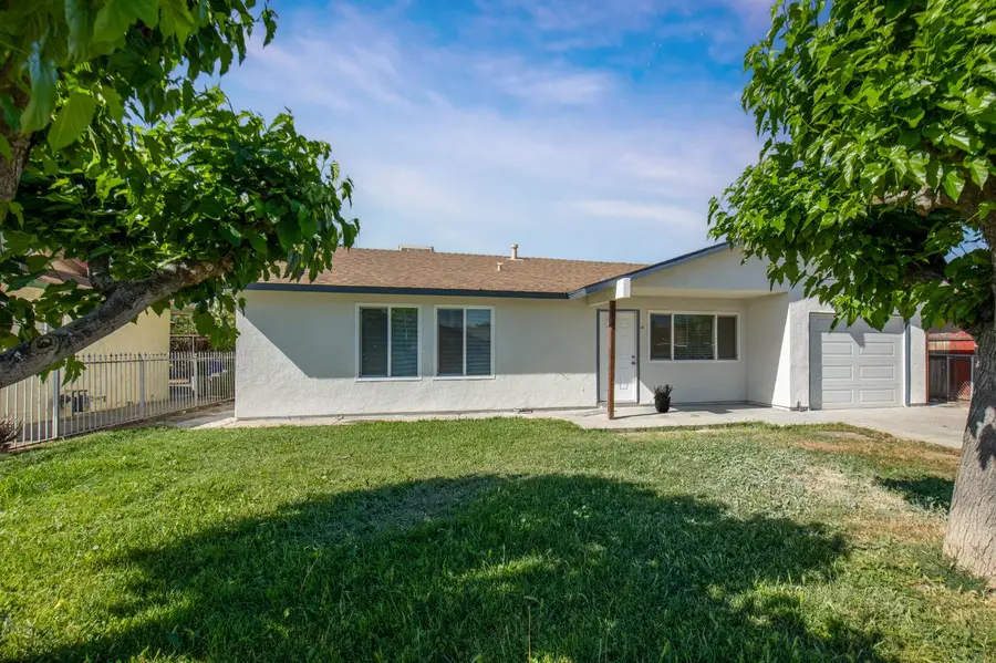 266 L Street, Mendota, CA 93640 - #2