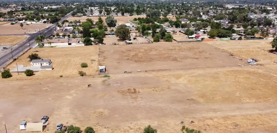 3256 W Clinton, Fresno, CA 93722 - #3