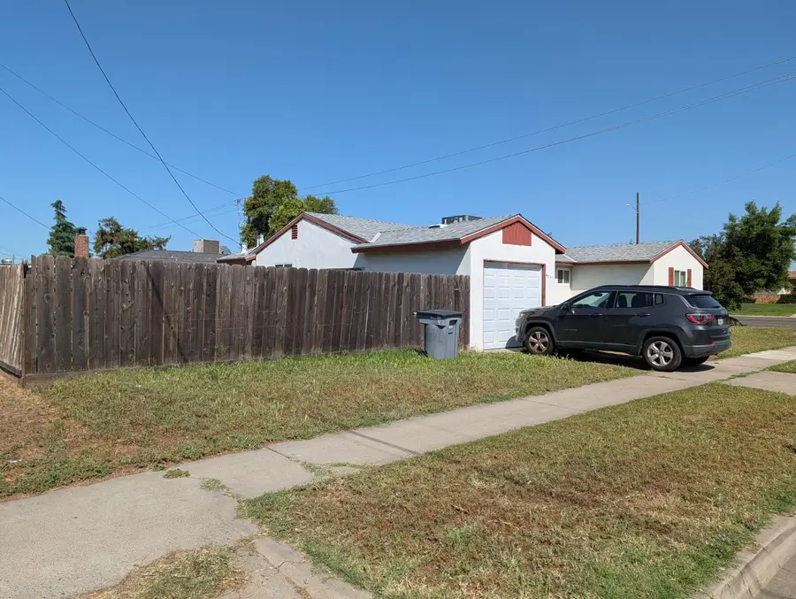 4591 N Angus Street, Fresno, CA 93726 - #3