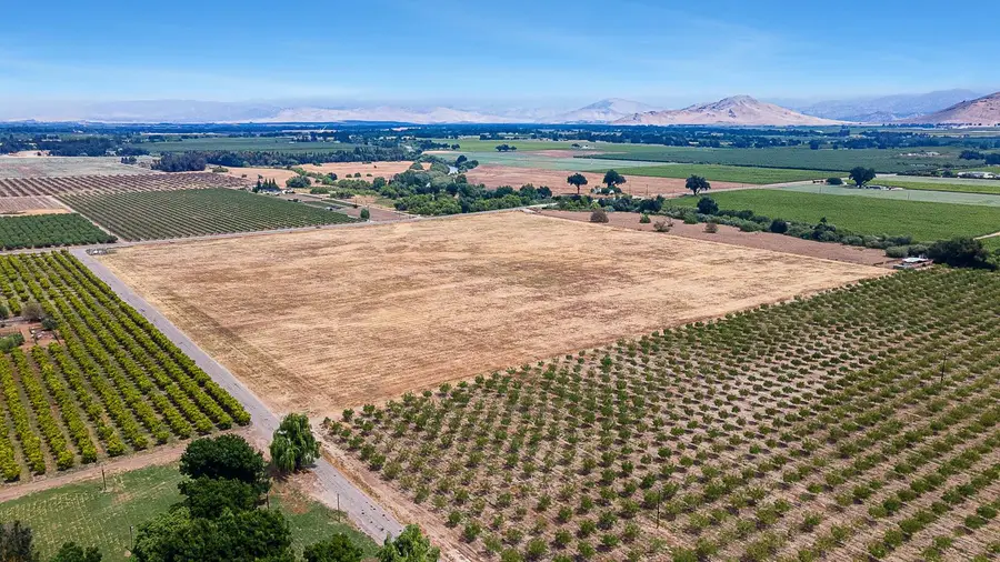 0 E Goodfellow, Sanger, CA 93657 - #3