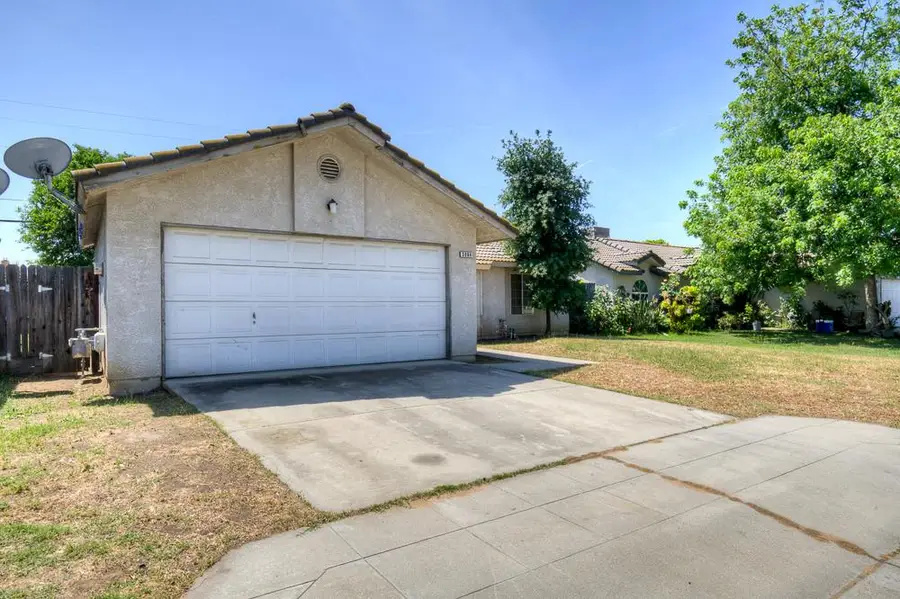 3984 E Robinson Avenue, Fresno, CA 93726 - #3