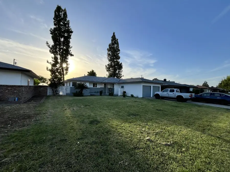 2235 N Backer Avenue, Fresno, CA 93703 - #2