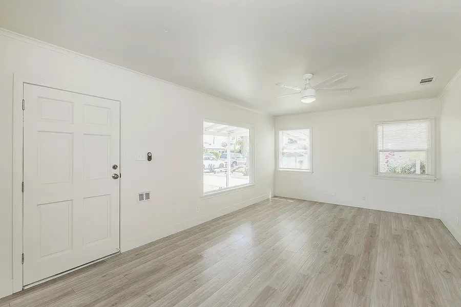 2053 Mayfair Drive E, Fresno, CA 93703 - #3