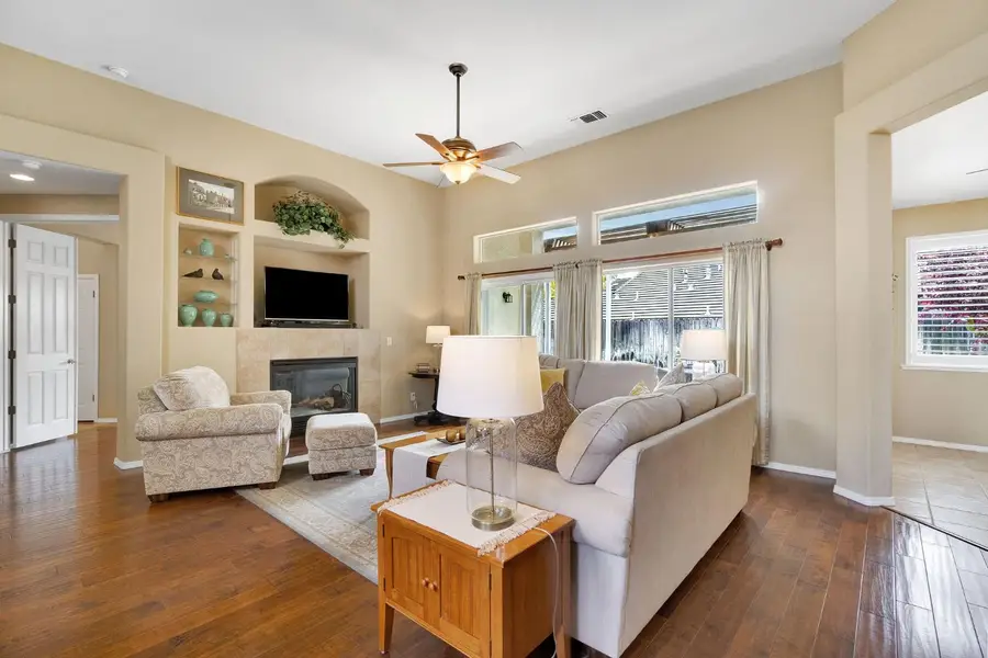 6074 W El Paso Avenue, Fresno, CA 93722 - #3