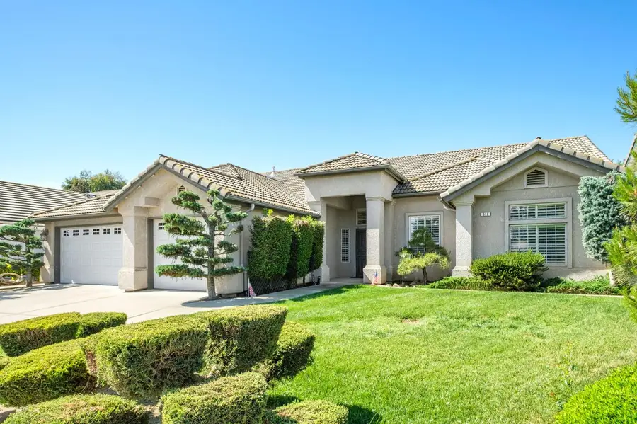 512 W Fallbrook Avenue, Clovis, CA 93611 - #2