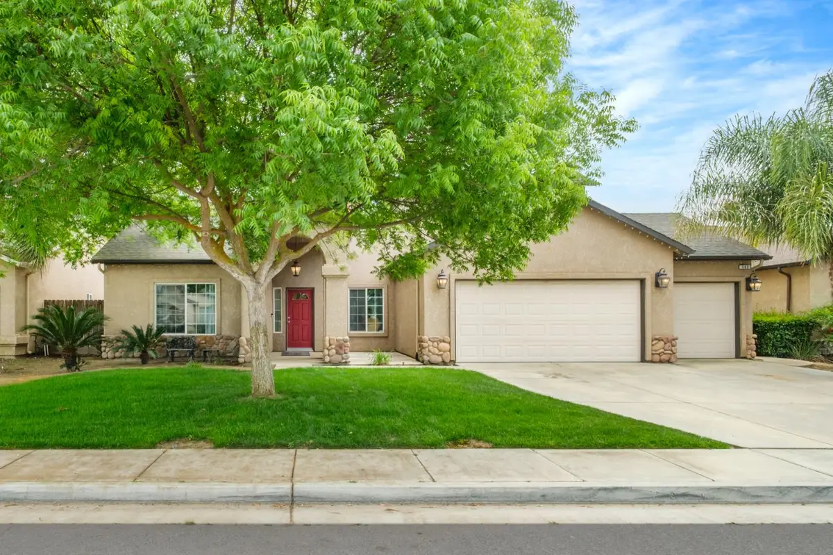 600 W Lake Street, Kingsburg, CA 93631 - #1