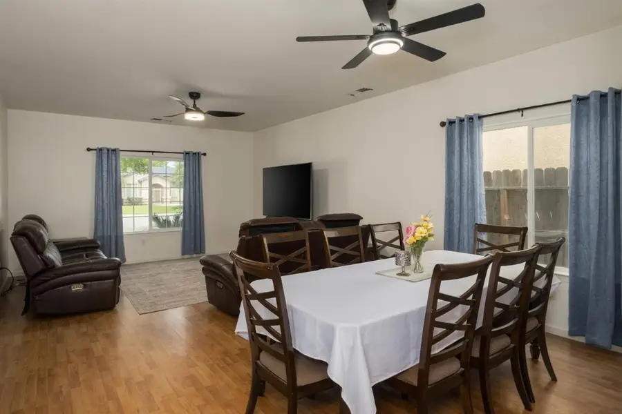 600 W Lake Street, Kingsburg, CA 93631 - #2