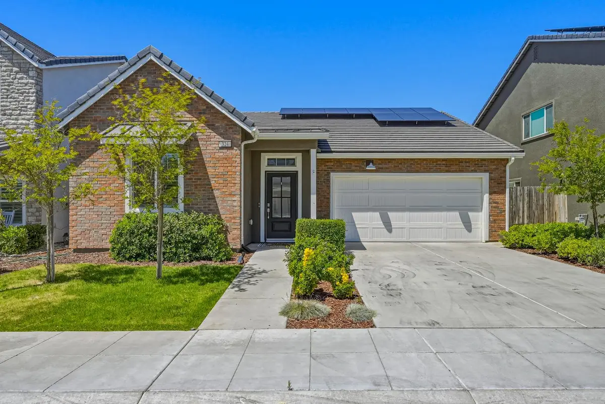 324 Huntington Avenue S, Madera, CA 93636 - #1