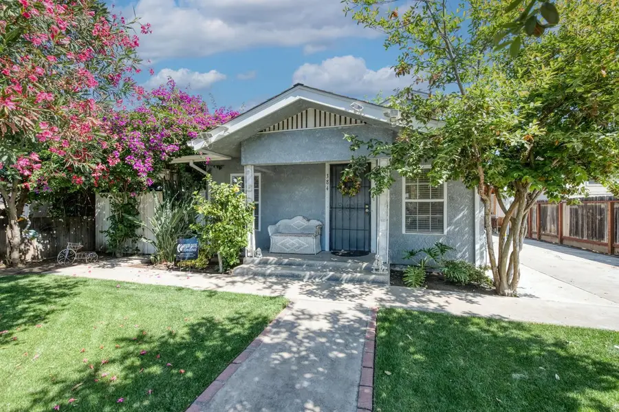 384 W Fir Avenue, Pinedale, CA 93650 - #3