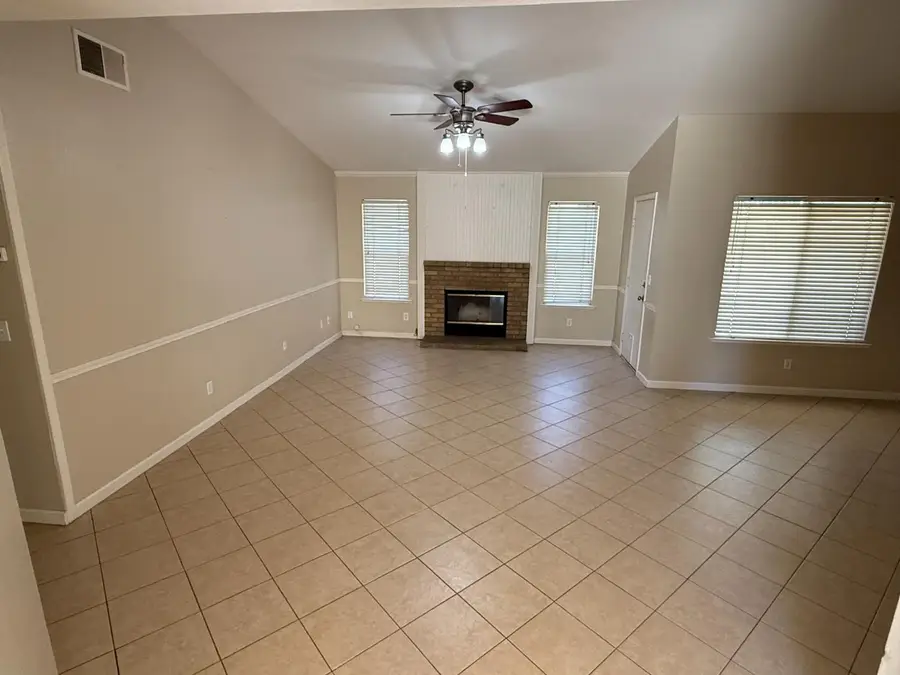 4702 W Mesa Avenue, Fresno, CA 93722 - #2