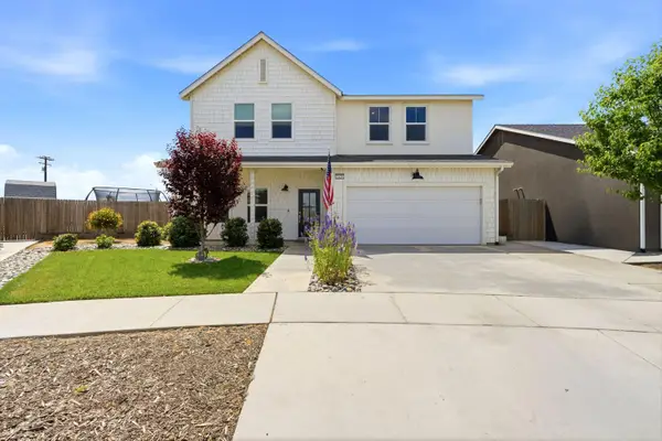 2429 W Claridge Way, Hanford, CA 93230